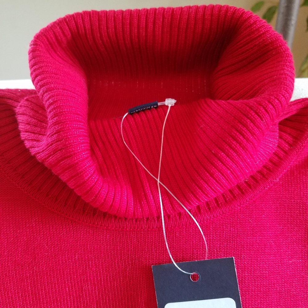 NEW 💯 Tommy Hilfiger Turtleneck Red/Black/White - Picture 2 of 12